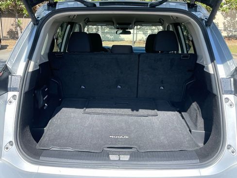 Used 2025 Nissan Rogue SV FWD image 7