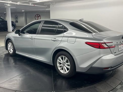 Used 2025 Toyota Camry LE FWD image 5
