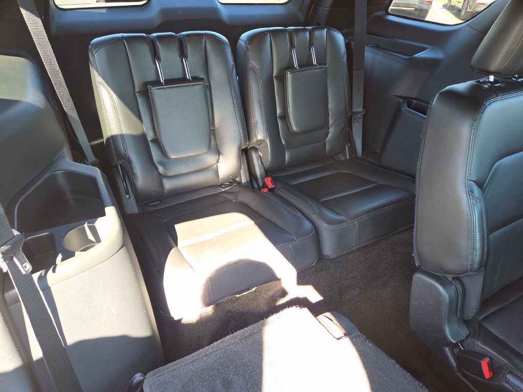 Used 2018 Ford Explorer XLT w/ Equipment Group 202A AWD/4WD image 30