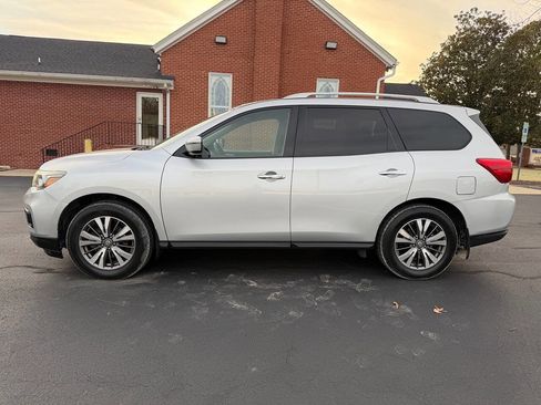 Used 2017 Nissan Pathfinder SV w/ SV Tech Package image 8