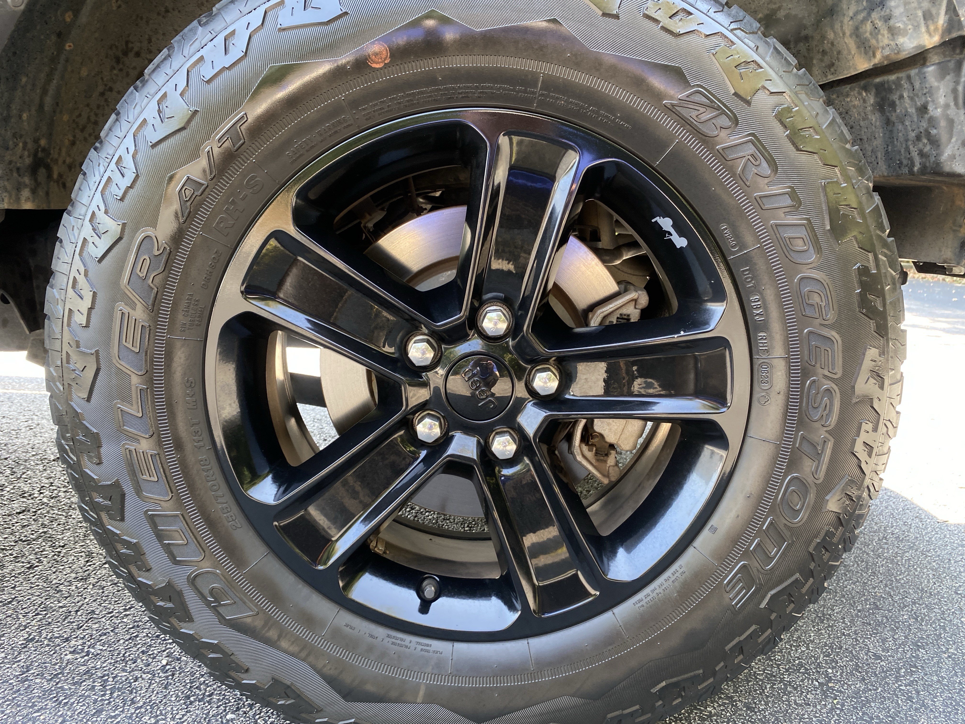 Used 2023 Jeep Wrangler Unlimited Sahara AWD/4WD image 13