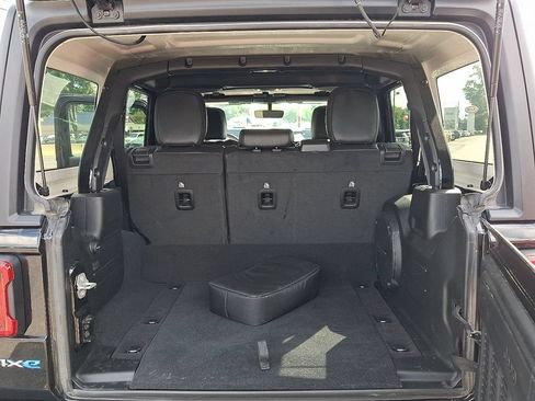 Used 2023 Jeep Wrangler Unlimited Sahara w/ Cold Weather Group AWD/4WD image 28