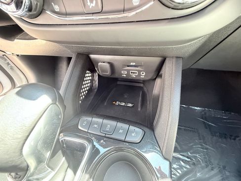 Used 2021 Chevrolet TrailBlazer ACTIV w/ Sun and Liftgate Package FWD image 11
