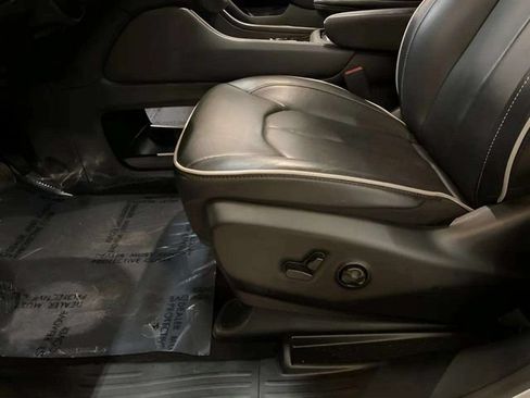 Used 2026 Chrysler Pacifica Limited w/ S Appearance Package FWD image 43