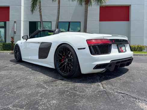 Used 2017 Audi R8 V10 w/ Carbon Exterior Package AWD/4WD image 16