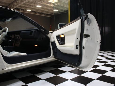 Used 1988 Chevrolet Corvette Coupe image 37
