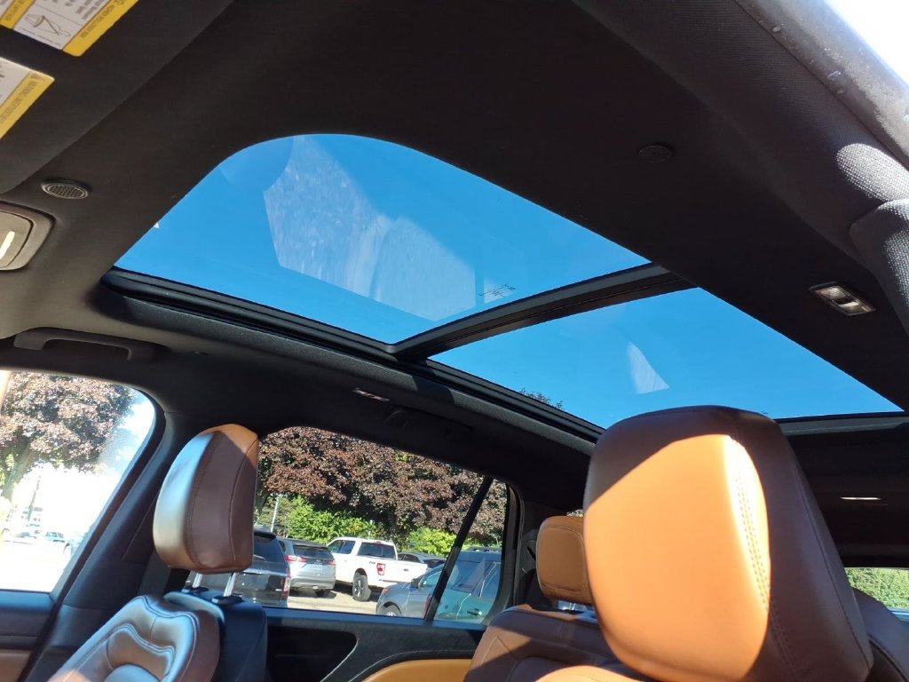 Used 2022 Lincoln Aviator Reserve w/ Equipment Group 201A AWD/4WD image 11