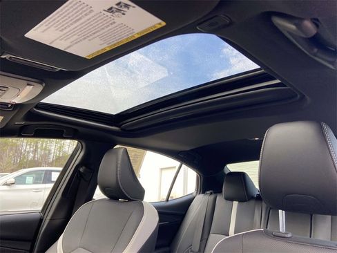 Used 2025 Toyota Camry SE image 17