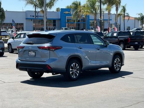Used 2024 Toyota Highlander XLE FWD image 5