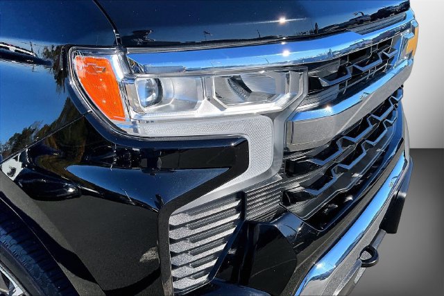 Used 2025 Chevrolet Silverado 1500 LT AWD/4WD image 28