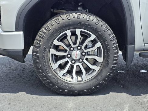 Used 2022 GMC Sierra 1500 AT4 w/ AT4 Premium Package AWD/4WD image 32