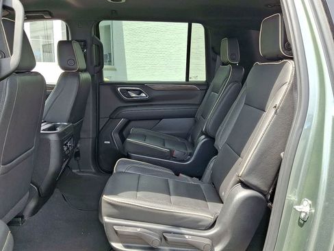Used 2023 Chevrolet Suburban Premier RWD image 30