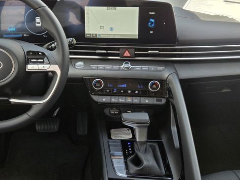 New 2026 Hyundai Elantra Limited FWD image 23