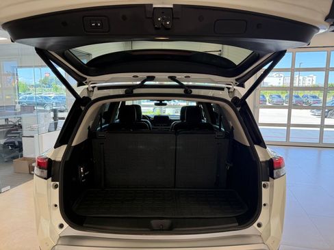 Used 2024 Nissan Pathfinder SL w/ SL Premium Package FWD image 33