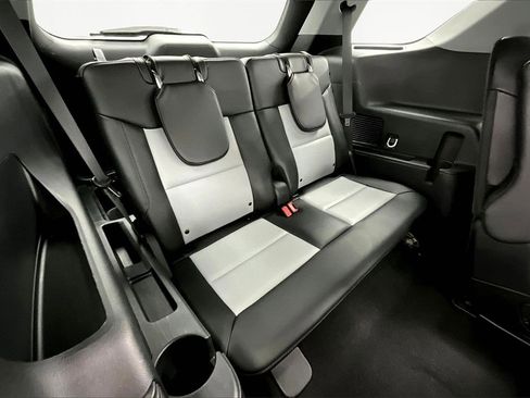 Used 2023 Ford Explorer XLT w/ Equipment Group 202A image 28