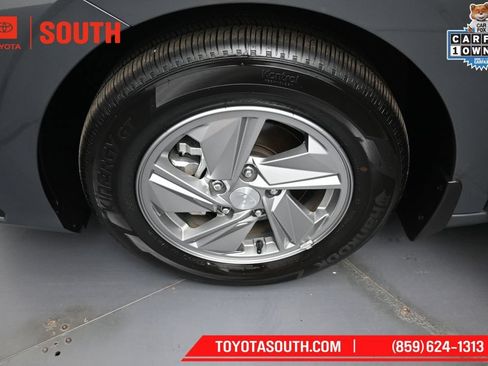 Used 2025 Hyundai Elantra SE FWD image 34