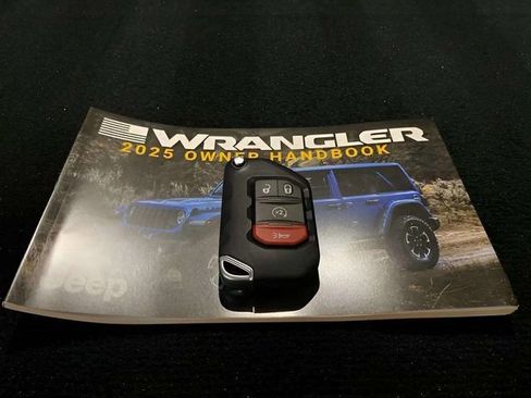 Used 2025 Jeep Wrangler Unlimited Sahara w/ Safety Group AWD/4WD image 32