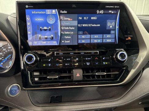 Used 2021 Toyota Highlander Limited AWD/4WD image 33