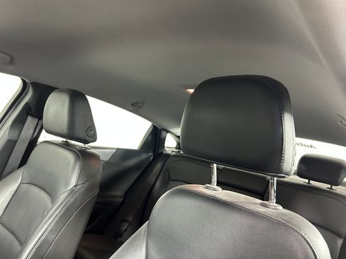 Used 2017 Chevrolet Malibu LT w/ Leather Package image 12