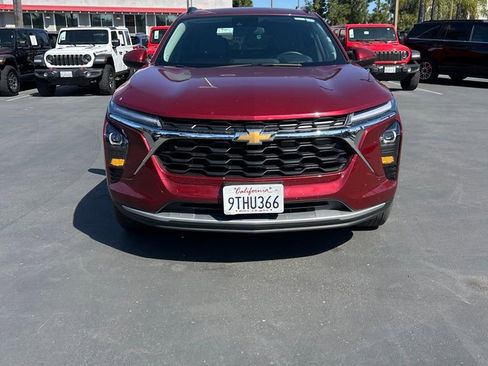 Used 2025 Chevrolet Trax LT w/ LT Convenience Package FWD image 7