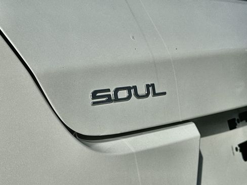 Used 2024 Kia Soul LX w/ Option Group 015 FWD image 15