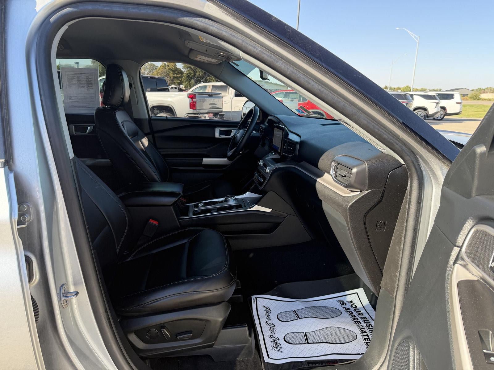 Used 2023 Ford Explorer XLT w/ Equipment Group 202A AWD/4WD image 12
