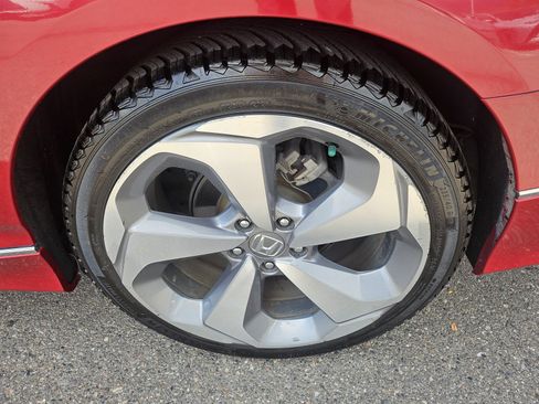 Used 2018 Honda Accord Touring image 16