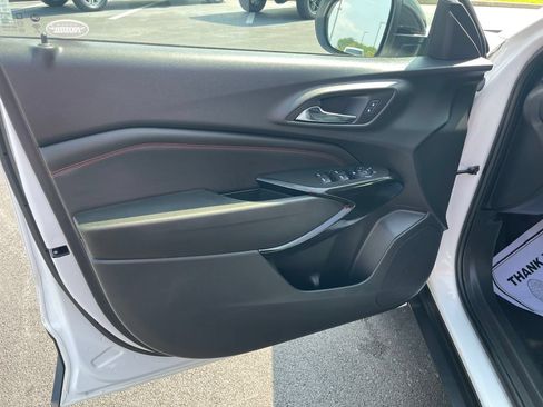 Used 2025 Chevrolet Trax RS w/ Sunroof Package FWD image 12