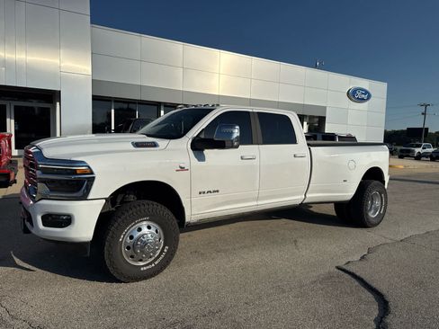 Used 2025 RAM 3500 Laramie AWD/4WD image 6