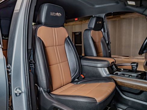 Used 2023 Chevrolet Silverado 1500 High Country w/ Technology Package image 28