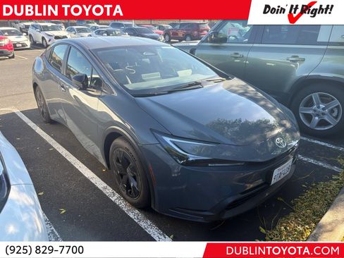 Used 2025 Toyota Prius LE FWD image 1