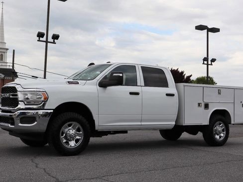 Used 2023 RAM 3500 Tradesman w/ Chrome Appearance Group AWD/4WD image 8