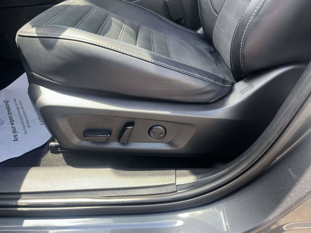 Used 2025 Mitsubishi Outlander SE AWD/4WD image 16