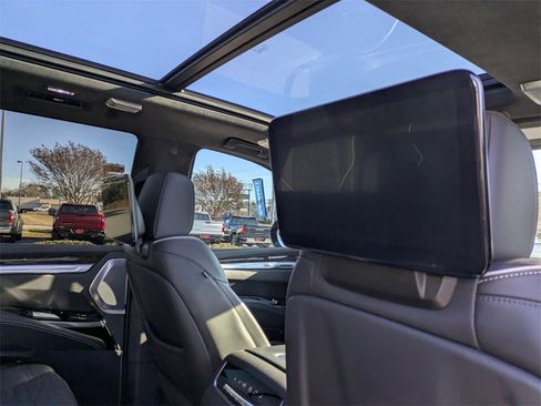 Used 2025 Cadillac Escalade Sport Platinum w/ LPO, ONYX Package image 31