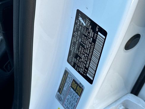 Used 2022 Genesis GV70 2.5T w/ Advanced Package image 37