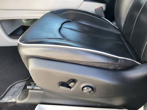 Used 2023 Chrysler Pacifica Limited image 19