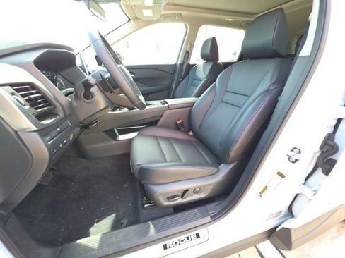 Used 2026 Nissan Rogue SV FWD image 13