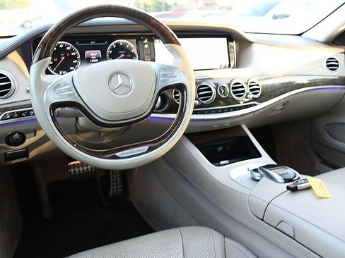 Used 2017 Mercedes-Benz S 550 Sedan image 11