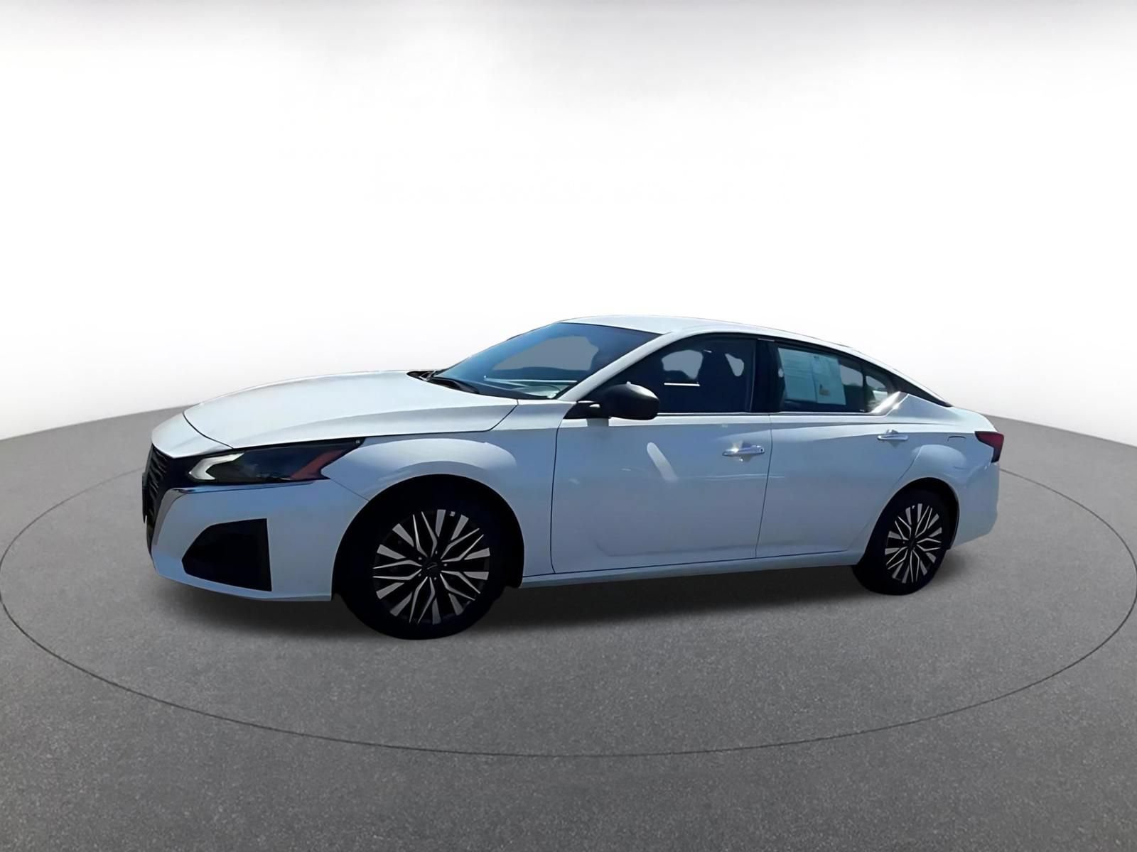 Used 2025 Nissan Altima 2.5 SV FWD image 7