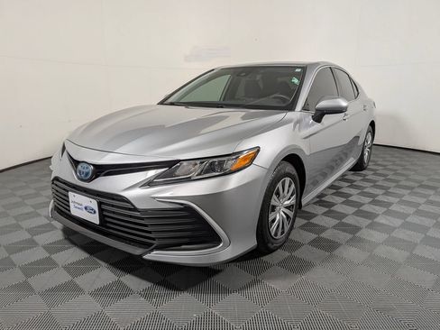 Used 2022 Toyota Camry LE FWD image 4