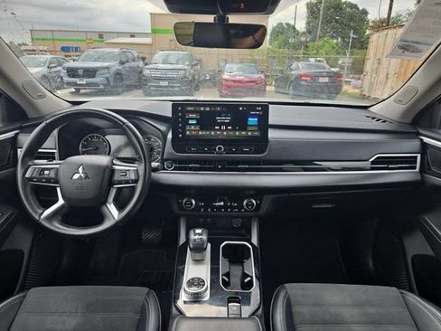 Used 2025 Mitsubishi Outlander SE AWD/4WD image 25