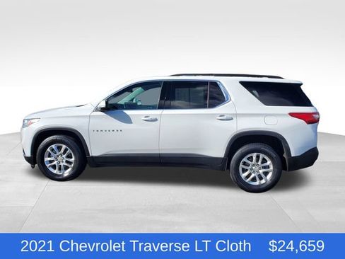 Certified 2021 Chevrolet Traverse LT FWD image 2