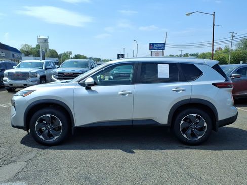 Used 2024 Nissan Rogue SV w/ SV Premium Package AWD/4WD image 7