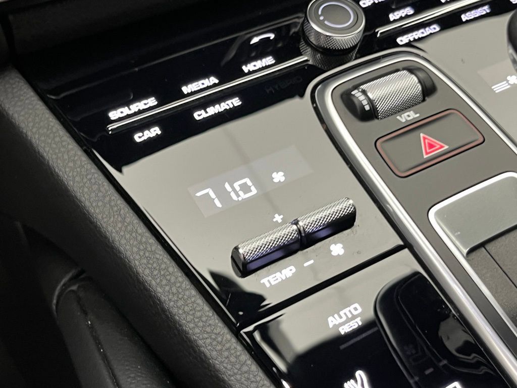 Certified 2023 Porsche Cayenne AWD/4WD image 16