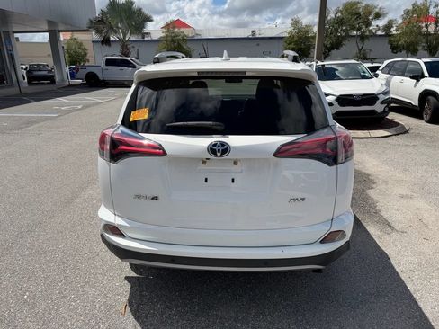 Used 2017 Toyota RAV4 XLE FWD image 6