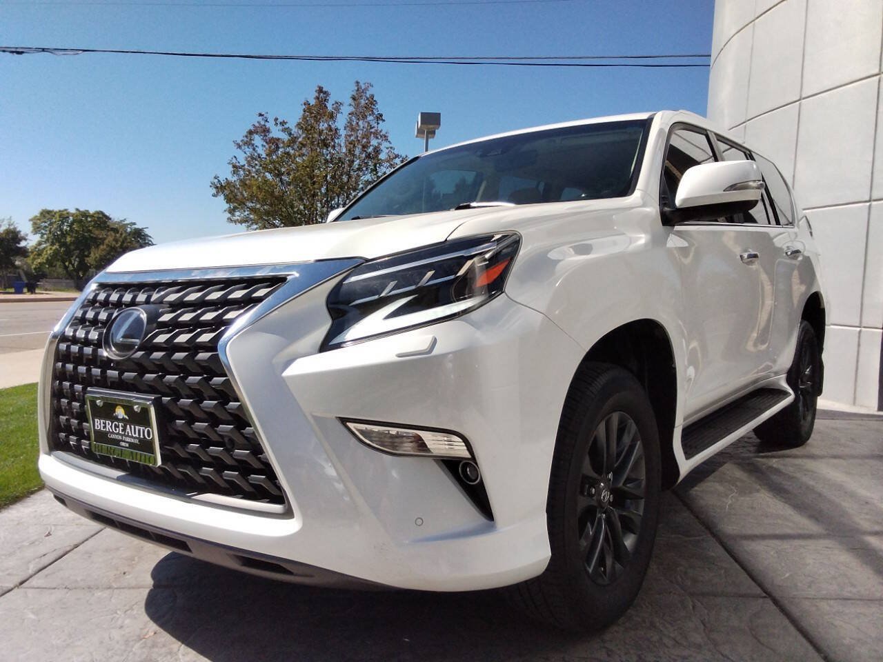 Used 2021 Lexus GX 460 Premium w/ Premium Package AWD/4WD image 3