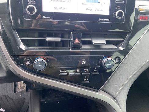 Used 2024 Toyota Camry SE image 18