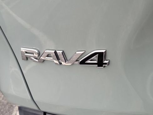 Used 2021 Toyota RAV4 XLE Premium FWD image 5