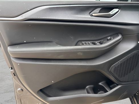 New 2025 Jeep Grand Cherokee L Altitude image 23