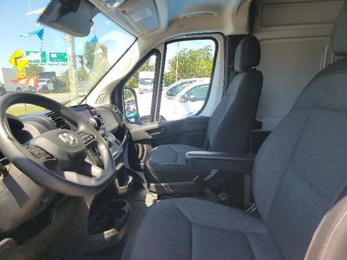 Used 2025 RAM ProMaster 2500 w/ Convenience Group FWD image 10